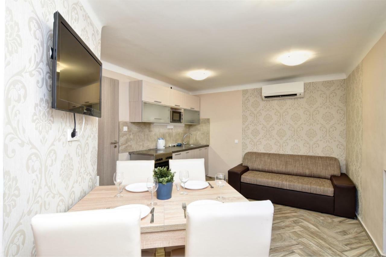 Center Businessclass Apartment Budapest Luaran gambar