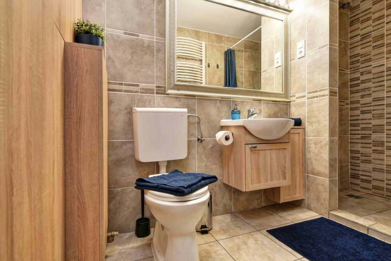 Center Businessclass Apartment Budapest Luaran gambar