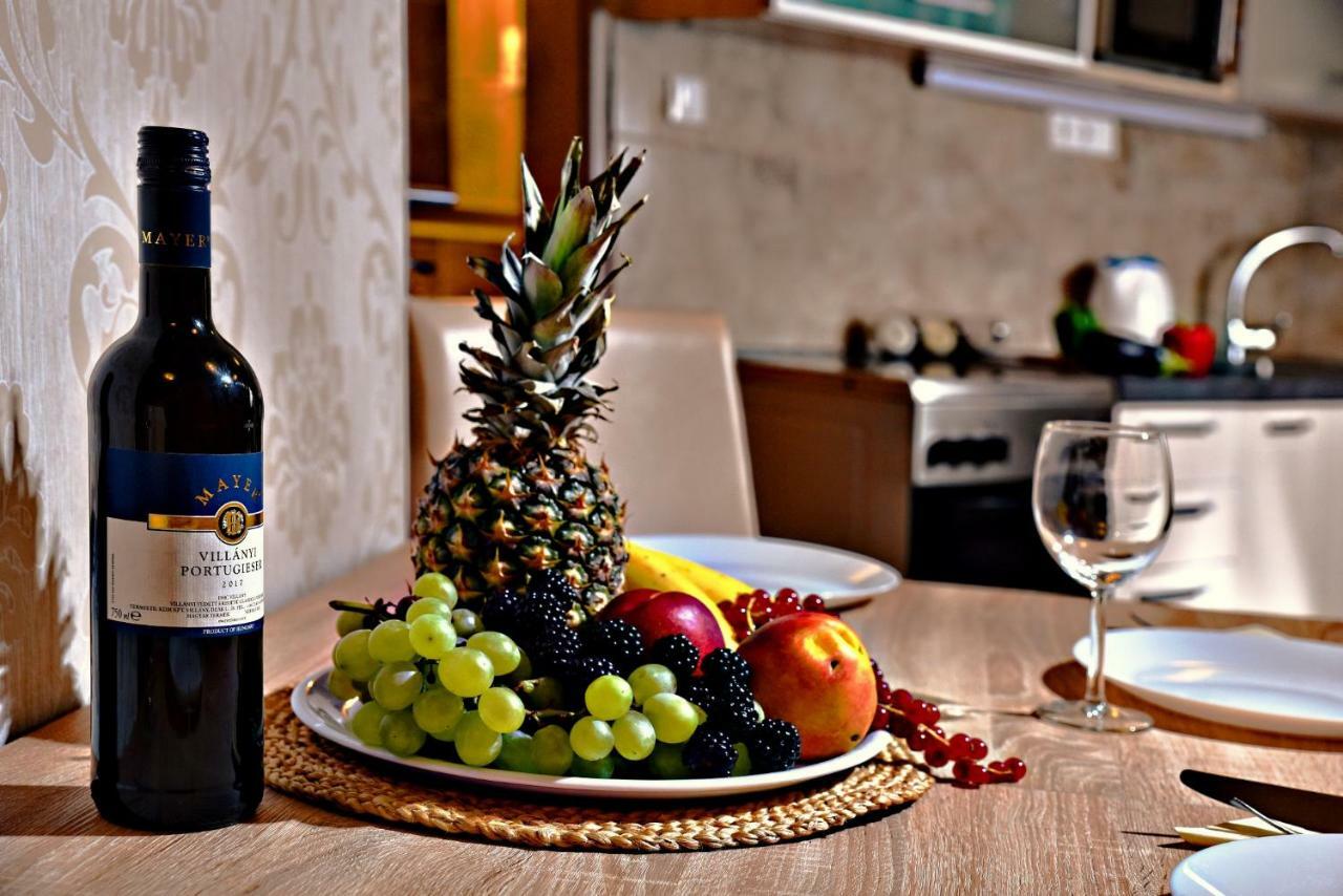 Center Businessclass Apartment Budapest Luaran gambar